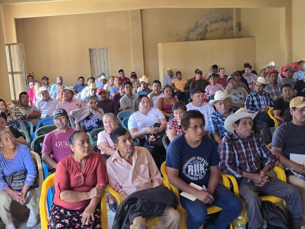 Personas socias reunidas durante la Asamblea Ordinaria Anual 2025 de CAOLE